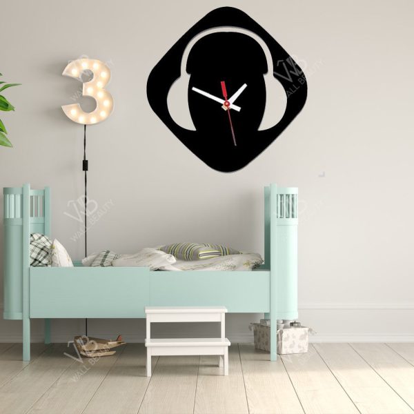a picture of a clock on a wall